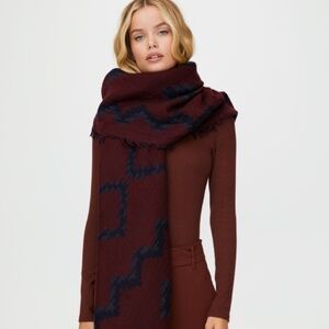 aritzia wilfred wool blanket scarf - maroon & navy